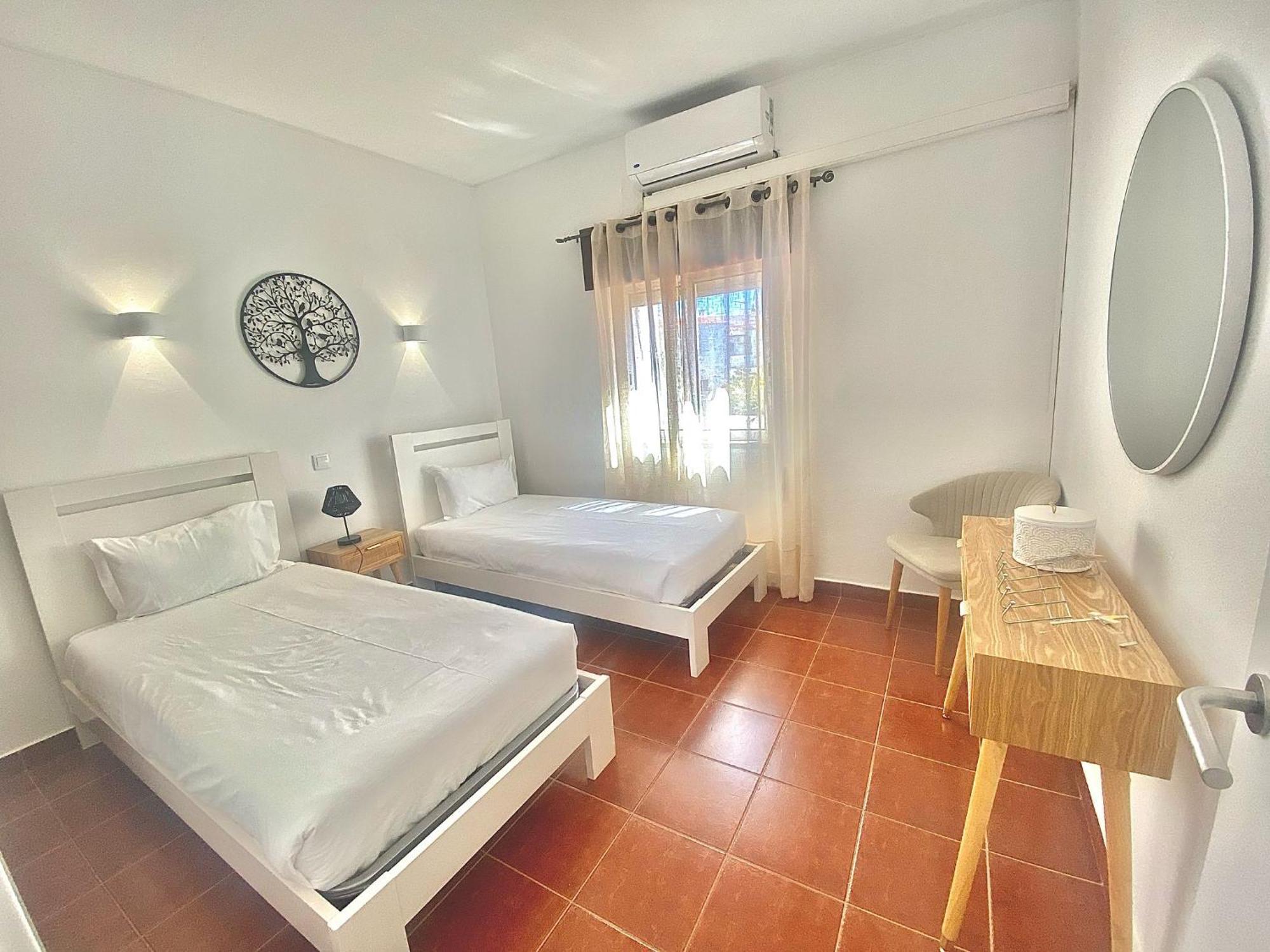 Vilas Marrocha Porches  Bilik gambar